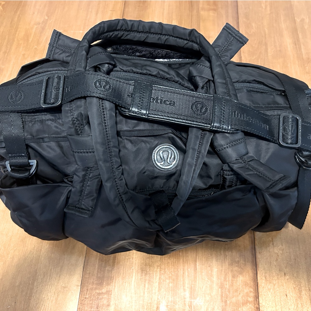 Lululemon Duffel bag in great condition